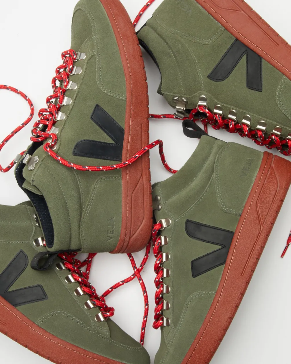 VEJA RORAIMA SUEDE OLIVE BLACK RUST SOLE