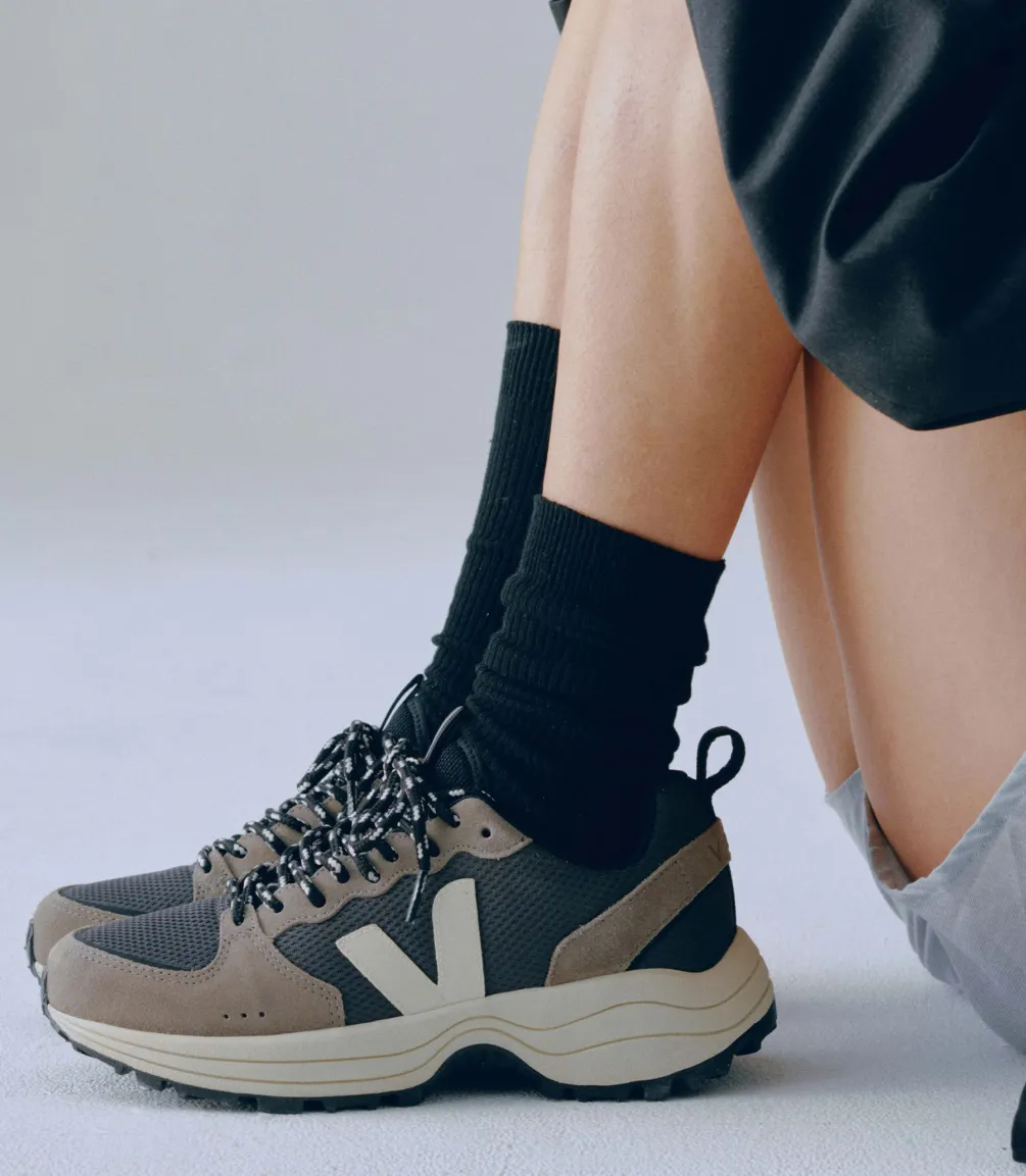 VEJA VENTURI ALVEOMESH GRAFITE MOONROCK